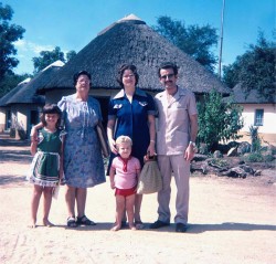 54-Eber com esposa, filhos e Sogra no Kruger Nac Partk 1976